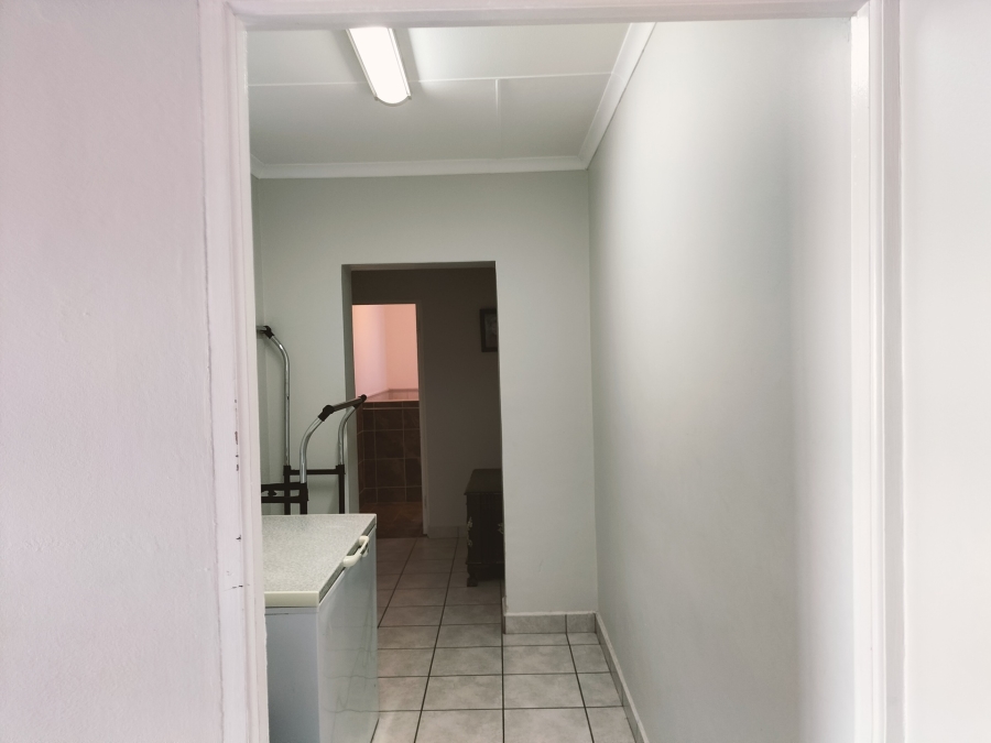 6 Bedroom Property for Sale in Grootbrakhoogte Western Cape